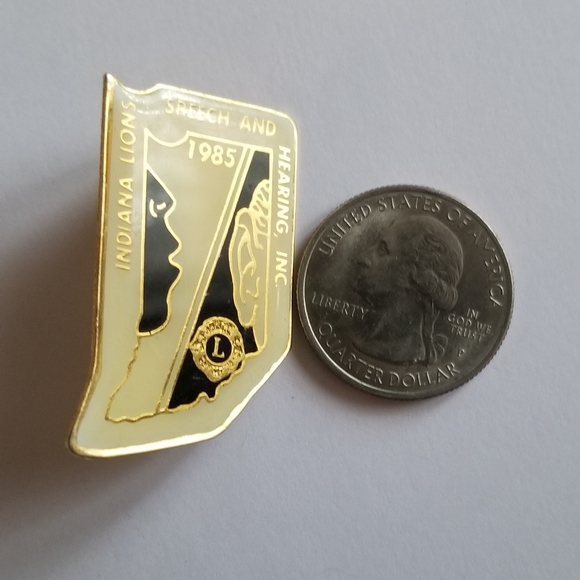 Vintage Lions Club pin enamel brooch Gold tone metal - Picture 6 of 11